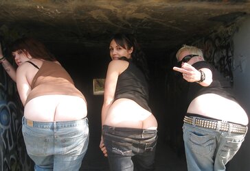 Street Mooning Ladies Pics!