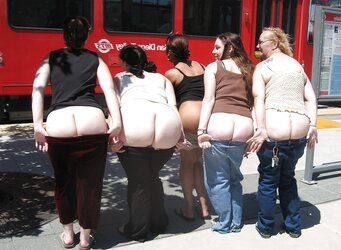 Street Mooning Ladies Pics!