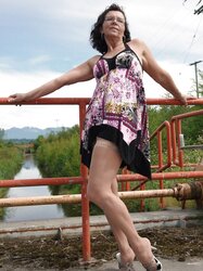 Hotlegs-fledgling mature maggie