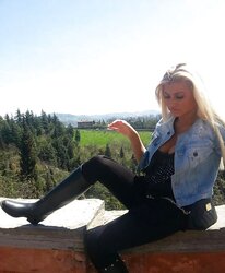 Romanian chicks: dana