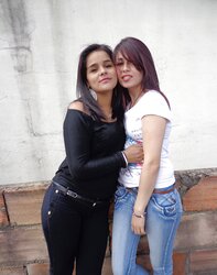 Colombian webcam chicas.