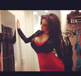 Amy: Queen with big bolt ons!