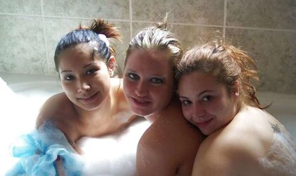 3 white swinger femmes