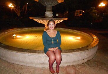 Caro handsome mexicana en pantimedias