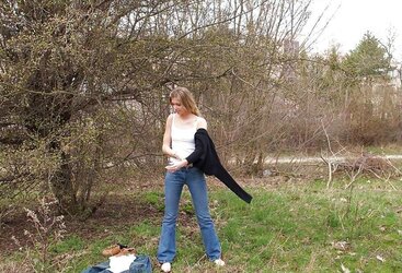 Lady disrobed and demonstrated her bare assets