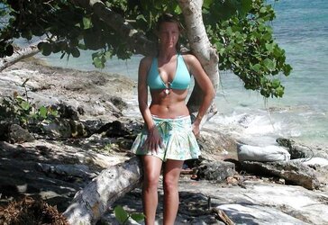 Red-Hot inexperienced woman showcasing and displaying her funbags and snatch