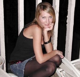 Red-Hot inexperienced woman showcasing and displaying her funbags and snatch