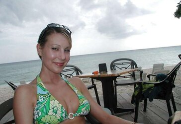 Red-Hot inexperienced woman showcasing and displaying her funbags and snatch
