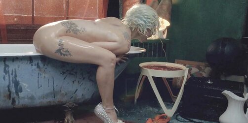 Damsel Gagas butt