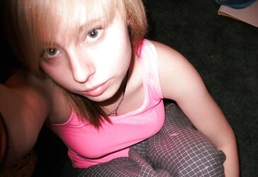 BUXOMY US WOMAN SELFPICS