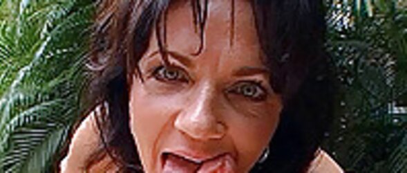 Deauxma deep-throats a salami