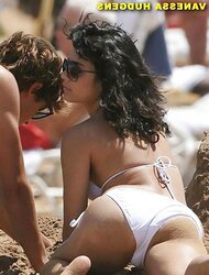 Celeb Bathing Suit Bums - Leave Sloppy Comments