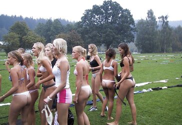 Bare Damsels in gang (Camaster)