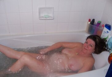 Vags In The Bathtub Bath