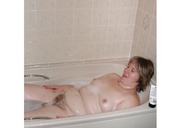 Vags In The Bathtub Bath