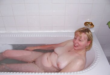Vags In The Bathtub Bath