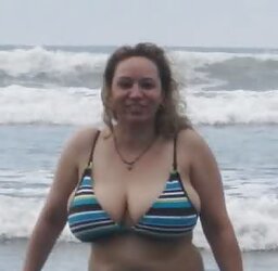 Larger gals sight fine in swimsuits too!