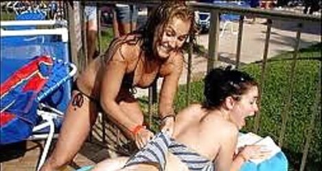 Dame wedgies