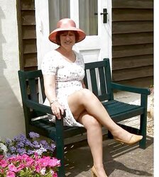 Ann from the countryside demonstrating bare