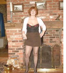 Ann from the countryside demonstrating bare