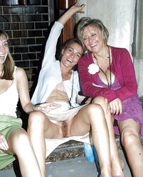 Nicely Trimed Pubic Hair !!