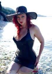 Necia Navine
