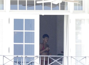 Rihanna-BARE- WARM SUPER-FUCKING-HOT SUPER-FUCKING-HOT !!!!! NO FAKE