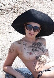Grind femmes on holidays