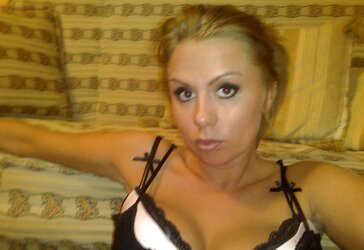 Highly Super-Hot Buxomy Mummy