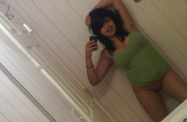 PLUMPER DESI DAMSEL DISPLAYS HER ASSETS