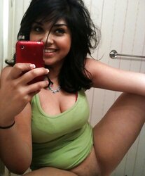 PLUMPER DESI DAMSEL DISPLAYS HER ASSETS
