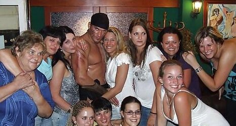 Nymphs and Gladiator Masculine Stripper (Real soiree-CFNM)