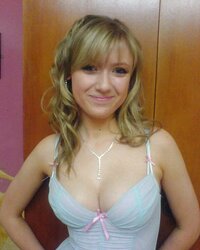 Fleshy teenager displays baps