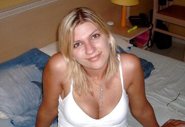 REMARKABLE FRENCH VIVIANNE POSING