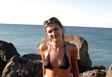 REMARKABLE FRENCH VIVIANNE POSING