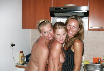 Stolen Pictures - Gang of Gals in Holidays Part