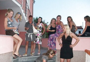 Stolen Pictures - Gang of Gals in Holidays Part