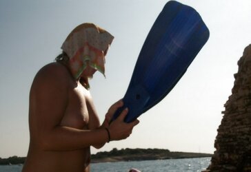 Stolen Pictures - Gang of Gals in Holidays Part