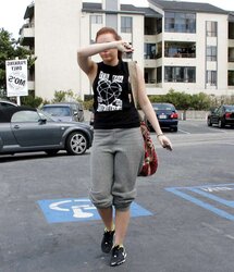 Miley Cyrus going to a gym in Toluca Lake
