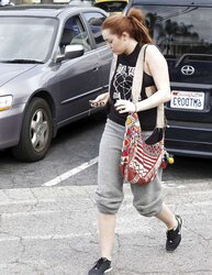 Miley Cyrus going to a gym in Toluca Lake