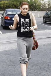 Miley Cyrus going to a gym in Toluca Lake