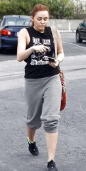 Miley Cyrus going to a gym in Toluca Lake