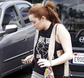 Miley Cyrus going to a gym in Toluca Lake