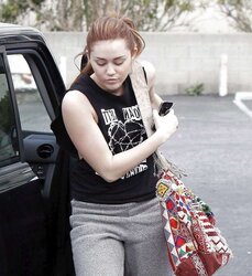 Miley Cyrus going to a gym in Toluca Lake