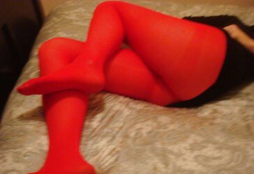 GIRLFRIEND Pre Valentines Day - Crimson Pantyhose