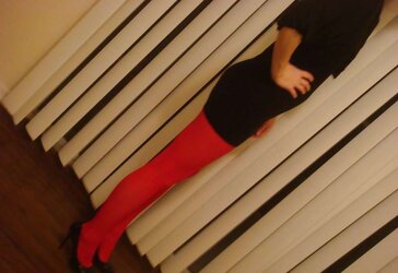 GIRLFRIEND Pre Valentines Day - Crimson Pantyhose