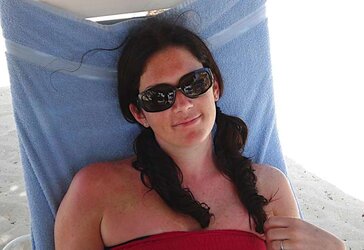 Stellar Dark Haired Milfy.