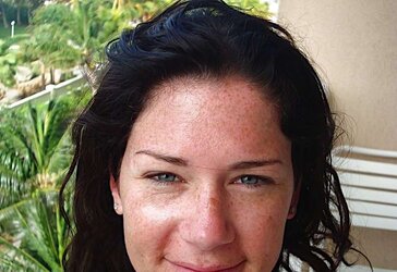 Stellar Dark Haired Milfy.