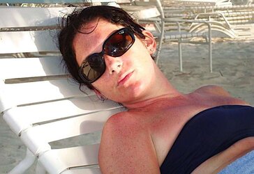 Stellar Dark Haired Milfy.