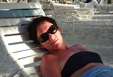 Stellar Dark Haired Milfy.